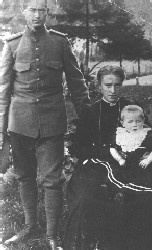 Oude foto van soldaten en evacuees