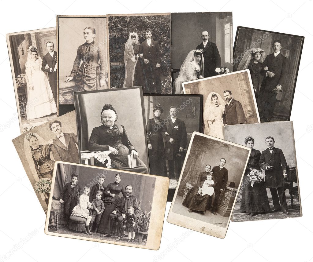 Oude familiefoto van de familie Van Hal rond een tafel